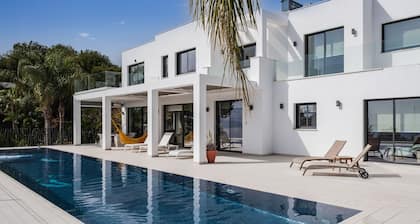 Villa 'Palacio Nazari' with Private Pool, Wi-Fi and Air Conditioning