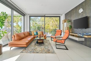 TV - Villa 'Palacio Nazari' with Private Pool, Wi-Fi and Air Conditioning (Malaga)