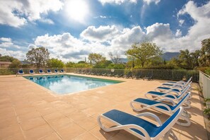 Pool - Holiday Apartment with Mountain View, Shared Pool and Wi-Fi (Le-Plan-de-la-Tour)