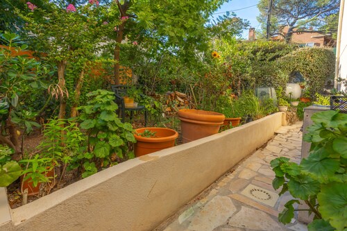 Villa 'Sauvageonne' avec Terrasse Privée, Wi-Fi et Climatisation