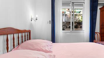 1 bedroom, free WiFi, bed sheets