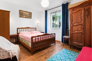 1 bedroom, free WiFi, bed sheets - Villa 'Sauvageonne' with Private Terrace, Wi-Fi and Air Conditioning (Saint Raphaël)