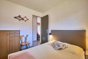 3 bedrooms, iron/ironing board, free WiFi