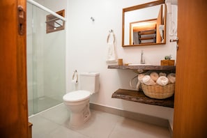 Premium Villa | Bathroom | Shower, towels