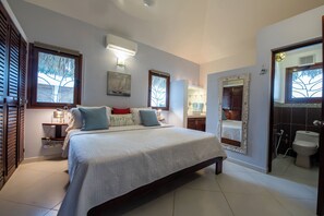 4 Schlafzimmer, Zimmersafe, Schreibtisch, Bügeleisen/Bügelbrett