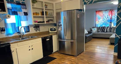 MicStay.Music House.Sleeps 9+.Private hot tub.Family Fun