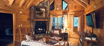 Black Bear Hollow, your perfect 2bed 2bath escape in Cherry Log, Georgia!