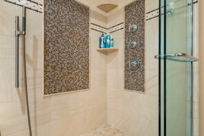 Shower, hair dryer, towels, soap - 6 Bed High End Home w/ EPIC Backyard! (Arlington)