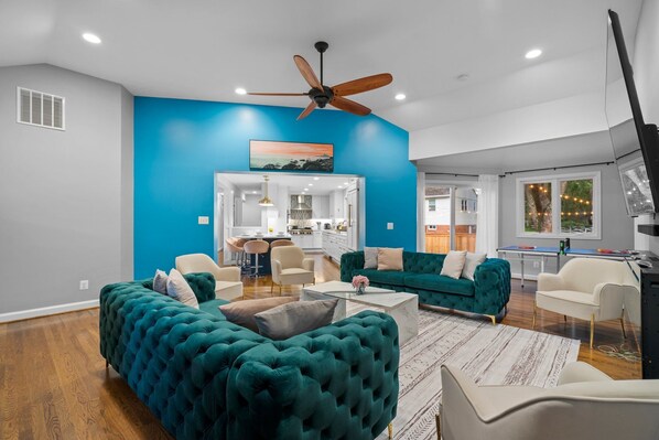 Télévision, cheminée