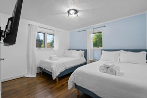 6 bedrooms, iron/ironing board, bed sheets