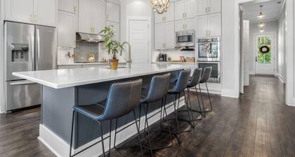 Chateau De La Mar -w/POOL! Walk to Downtown Ocean Springs & beach! Perfect spot!