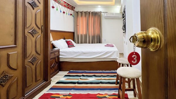 Quarto casal ou duplo luxo | Escrivaninha, cortinas blackout, quartos à prova de som