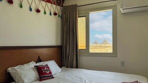 Escritorio, cortinas blackout, sistema de insonorización y wifi gratis