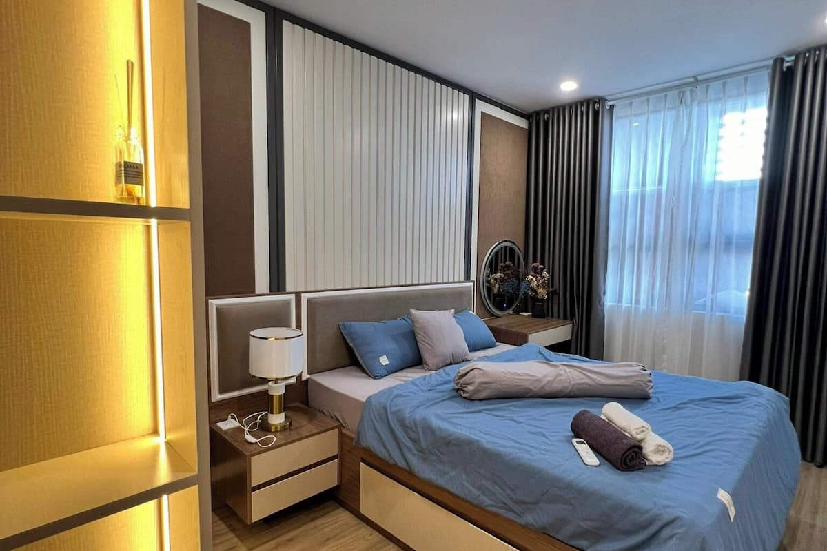 Apartamento Deluxe | Ropa de cama de alta calidad, caja fuerte, escritorio