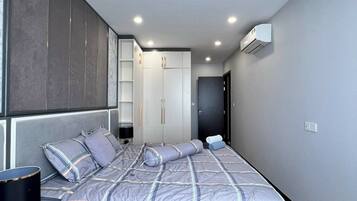 Deluxe Apartment | Premium bedding, in-room safe, individually decorated, desk
