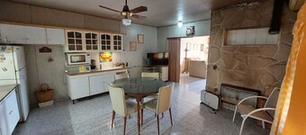 La Casa de los Abu, Pleno Camino del Vino