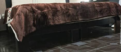 3 Schlafzimmer, BĂŒgeleisen/BĂŒgelbrett, kostenloses WLAN, BettwĂ€sche