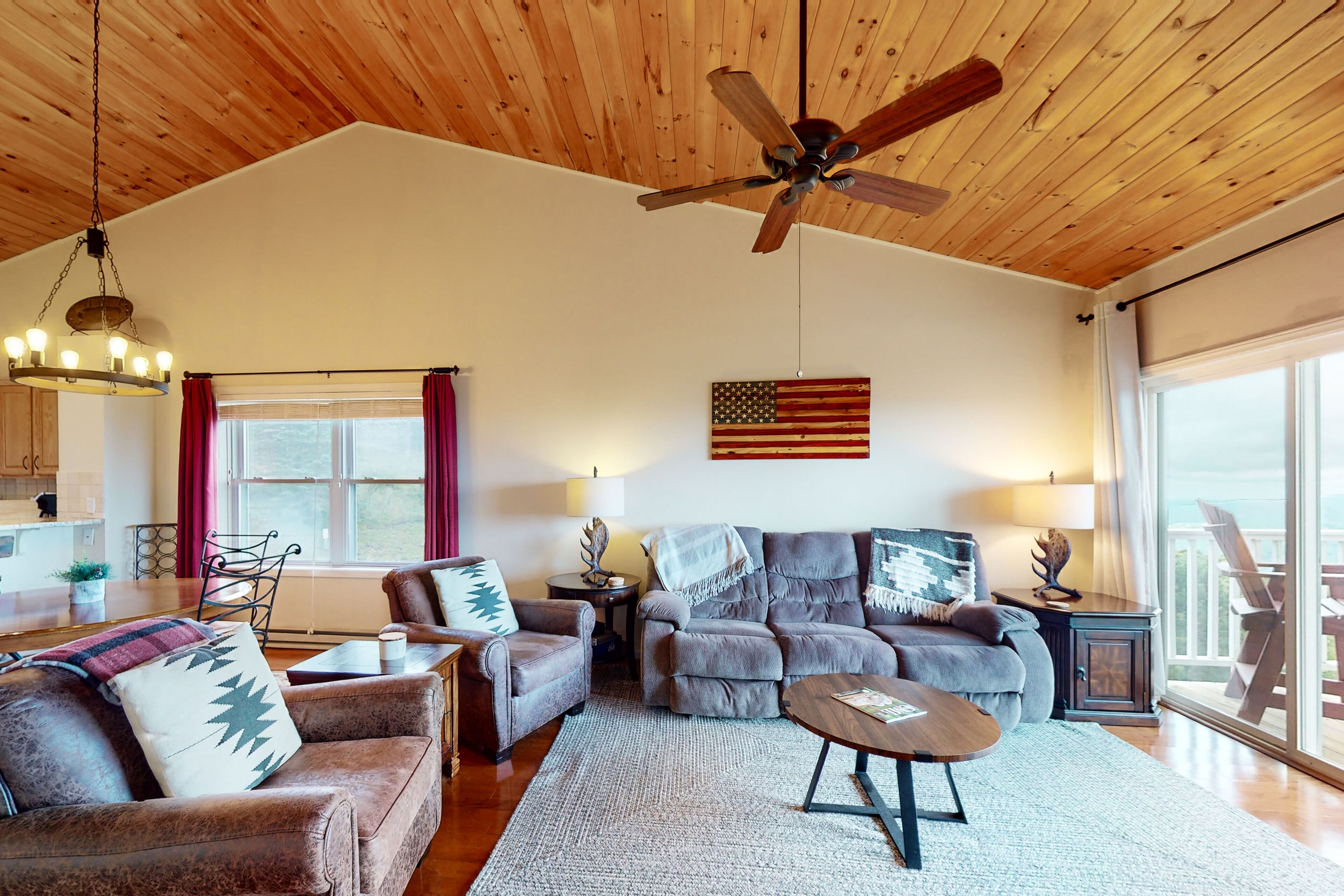 Gorgeous mountain-view condo with fireplace - near skiing, hiking, & attractions
