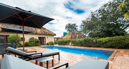 2 bed Apartment With Pool - 2126