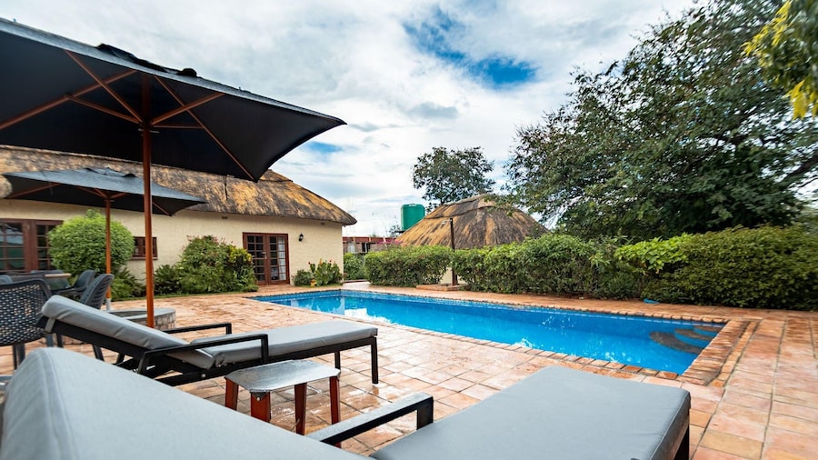 2 bed Apartment With Pool - 2126