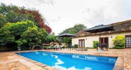 2 bed Apartment With Pool - 2126