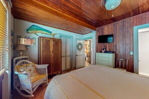 1 bedroom, iron/ironing board, internet, bed sheets - The Wee Cottage | House in Anna Maria (Anna Maria)