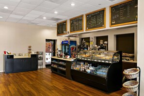 Dining - Vacation Starts Here! Pet-Friendly, Near Oriole Park at Camden Yards (Baltimore)