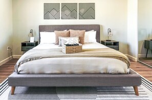 3 habitaciones, escritorio, tabla de planchar con plancha y wifi gratis