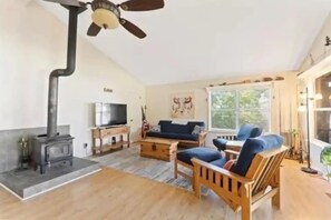 Smart TV - Family friendly Wisdom Tree Lake House (Gun Barrel City)