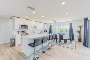 Fridge, microwave, oven, stovetop - Stylish Waterfront Escape | Sunroom Views, Full Renovation, A/C & Prime Location (Port Charlotte)