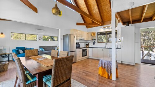 A cozy home located in the coastal village Corindi Beach