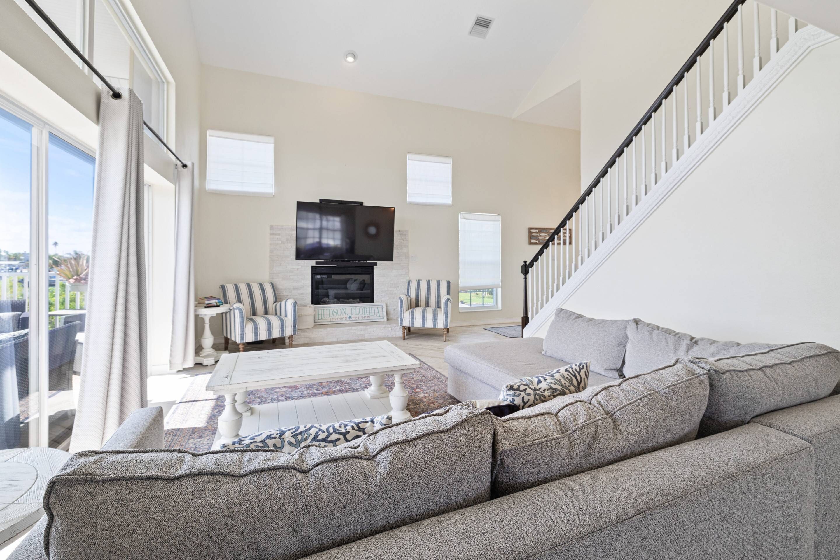 Luxury 3br Waterfront Escape And Boaters Dream W/ Heated Pool, Jacuzzi & Private Dock  Gulf Access! - Hudson, FL