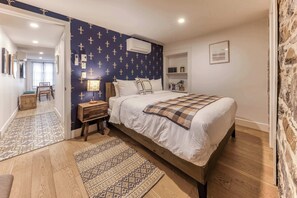 1 dormitorio, tabla de planchar con plancha, wifi y ropa de cama