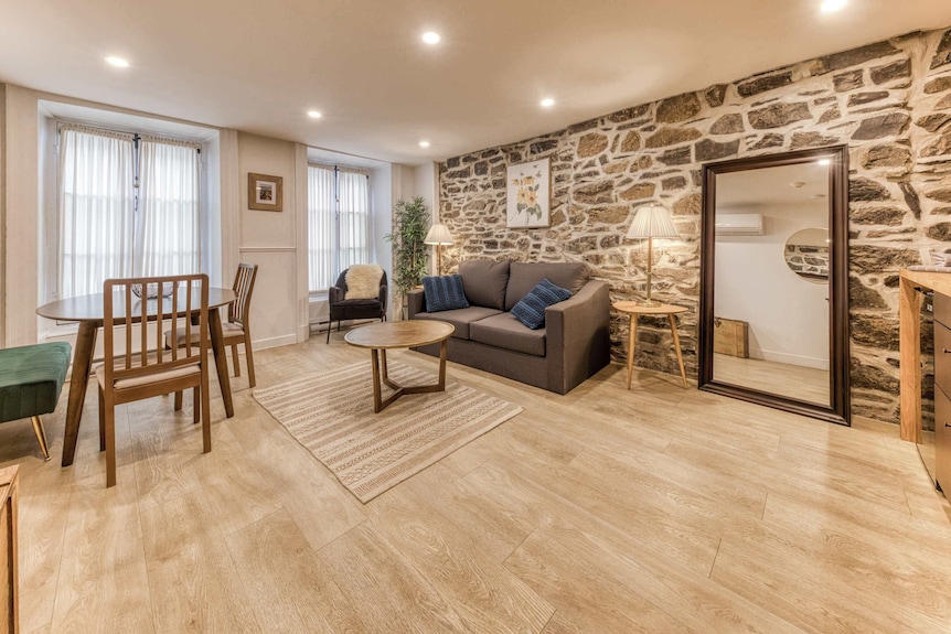 Elegant 1-bed Suite | Charming Historic Building In Old Quebec - Québec