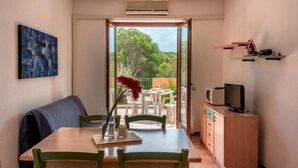 Apartment, Multiple Bedrooms, Balcony | Dining - Glorious Residence Le Pavoncelle Studio No1456 (Santa Teresa di Gallura)