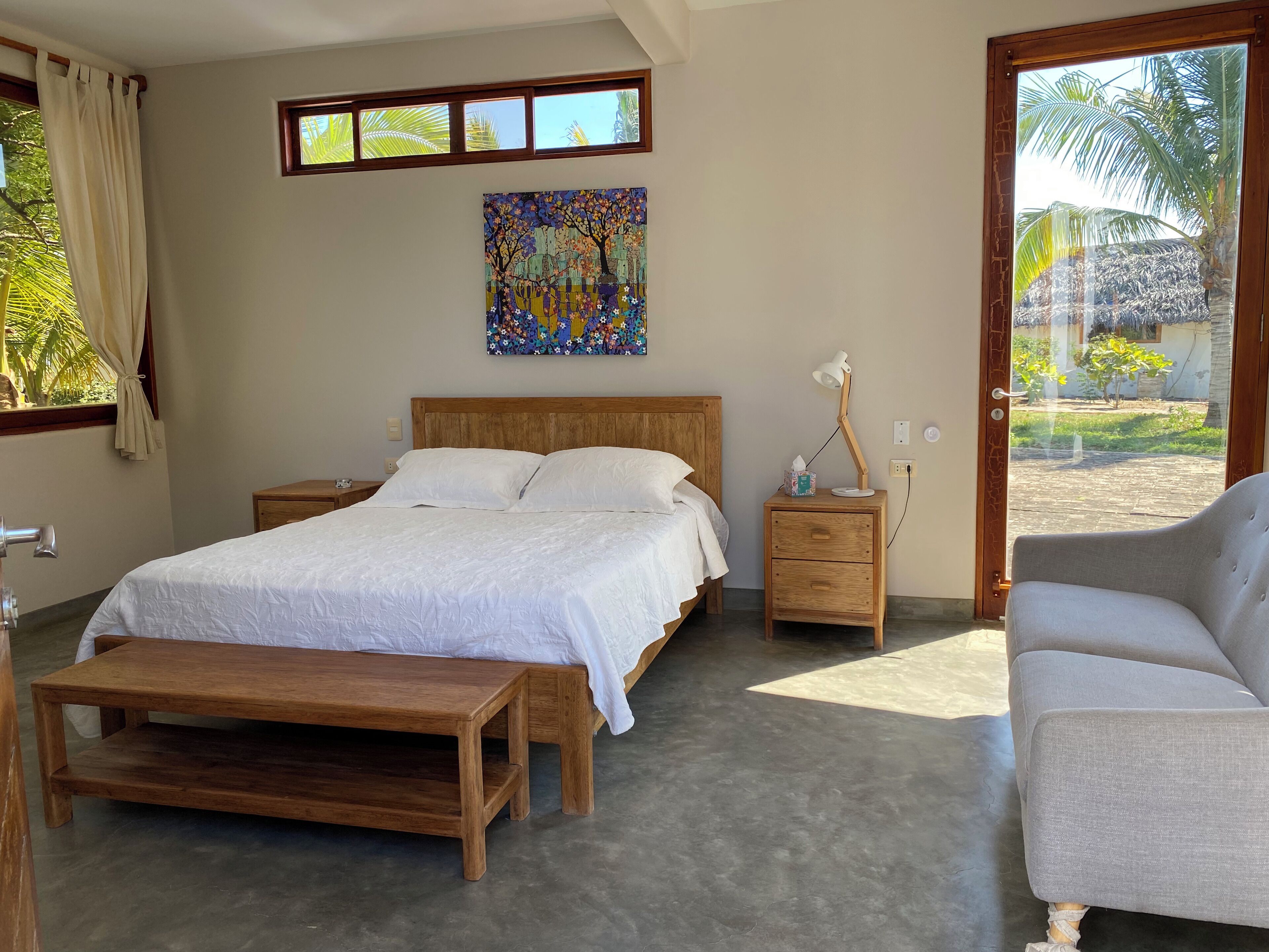 4 habitaciones, tabla de planchar con plancha, wifi y ropa de cama 