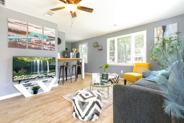 Living area - Serenity Haven with ShellCrestCorp Apt 106 (Memphis)