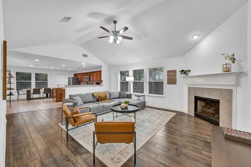 Quiet 3BR Near The Woodlands | King Suite + Bonus Room | Family Friendly | Longer Stays Welcome