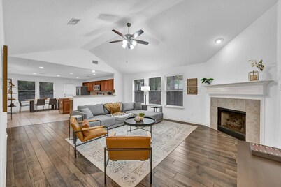 Quiet 3BR Near The Woodlands | King Suite + Bonus Room | Family Friendly | Longer Stays Welcome