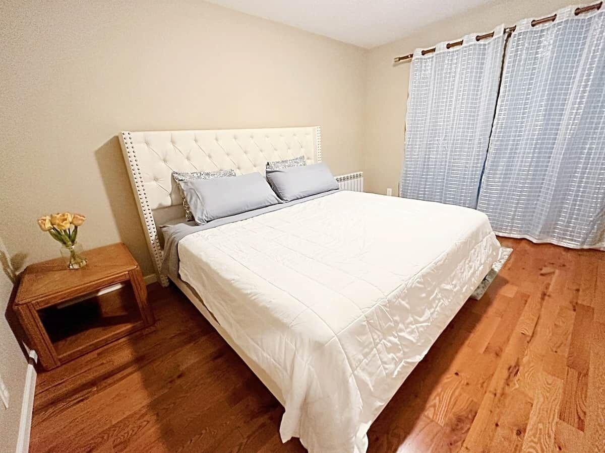 3 bedrooms, in-room safe, iron/ironing board, WiFi