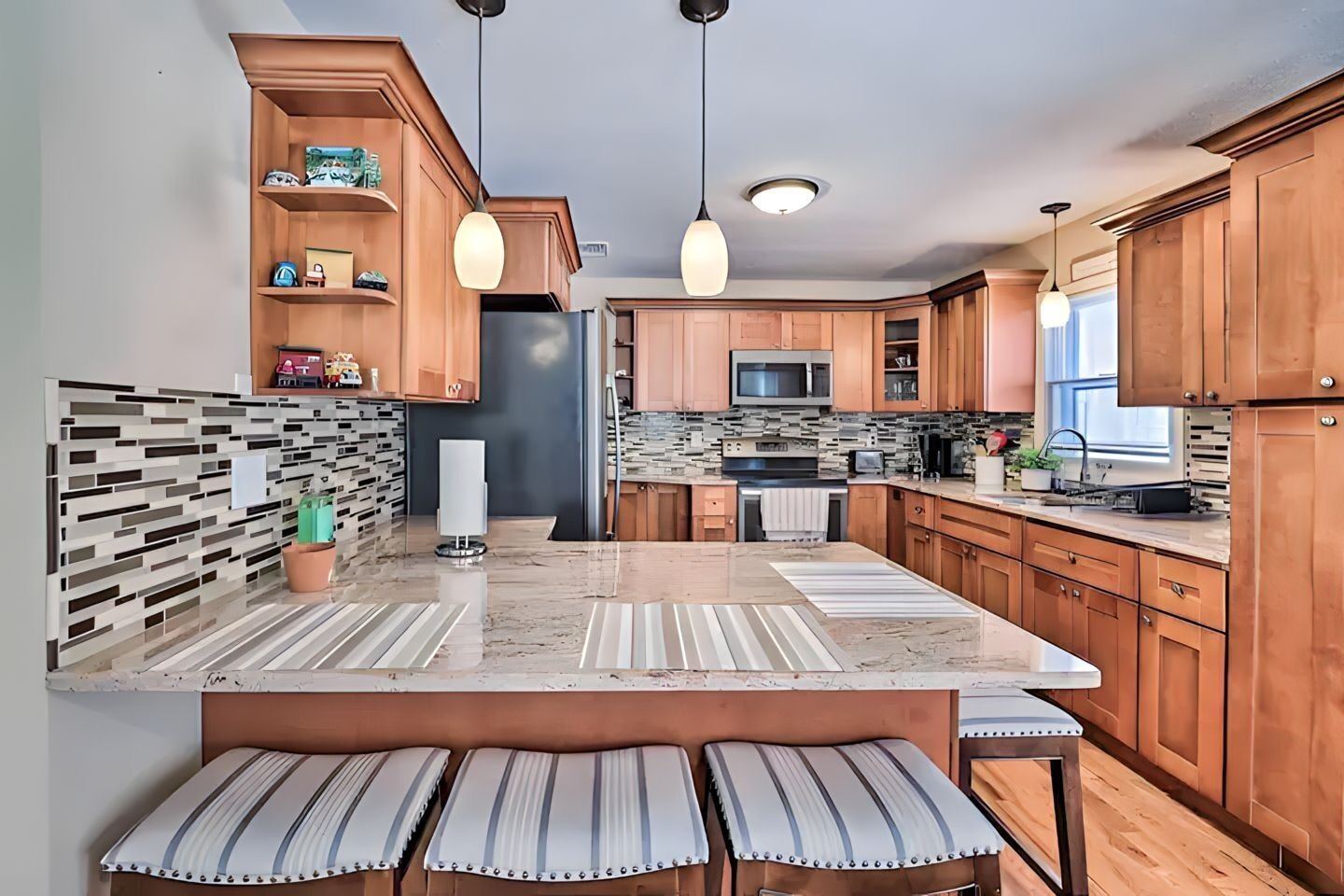 Micro-ondes, four, plaque de cuisson, serviettes en papier