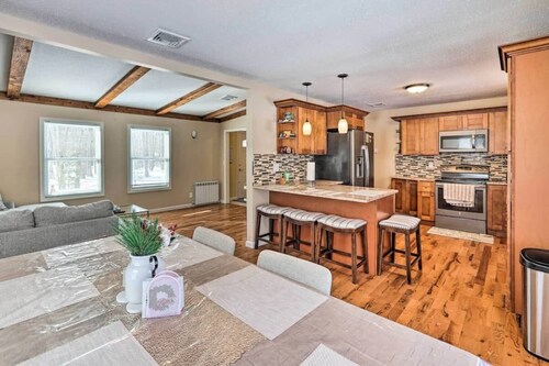 Cozy Home w/ Game room Poconos! camelback Kalahari