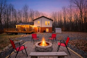 Terrace/patio - Spacious Pocono Retreat Kalahari Camelback Raceway (Long Pond)