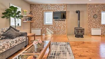 Télévision, cheminée