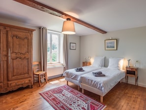 4 chambres, fer et planche à repasser, accès Internet