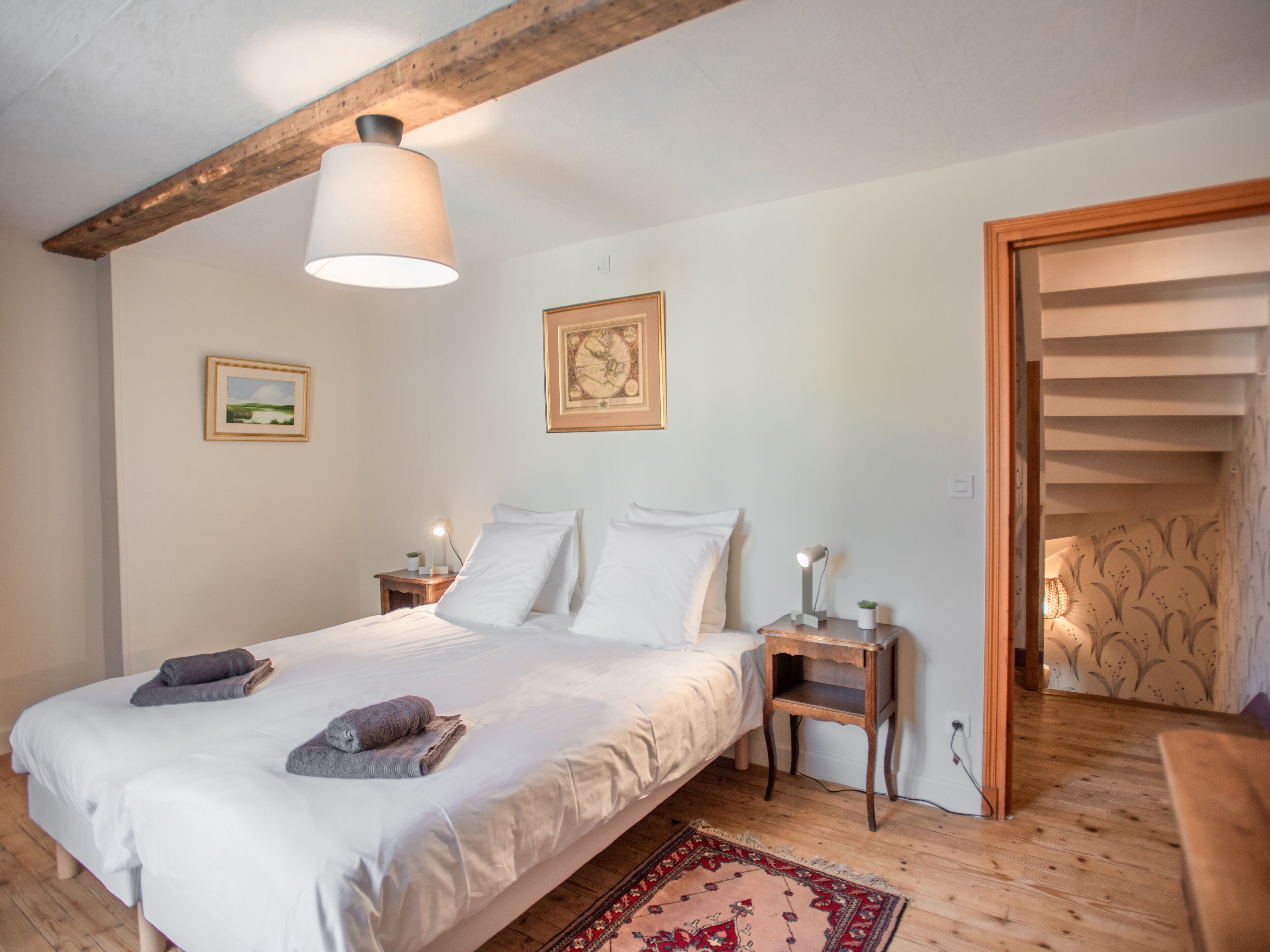 4 bedrooms, iron/ironing board, internet