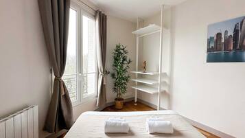 1 slaapkamer, een strijkplank/strijkijzer, reisbedje, wifi