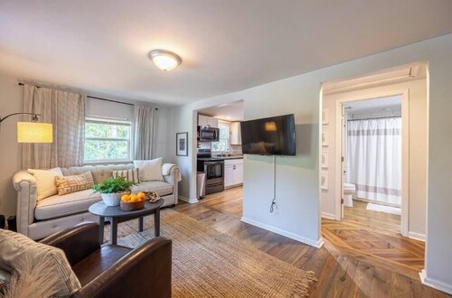 Downtown Bungalow < Less than 1.5 Miles to UGA!