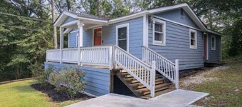 Downtown Bungalow < Less than 1.5 Miles to UGA!