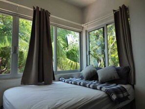 3 bedrooms, travel cot, free WiFi, bed sheets